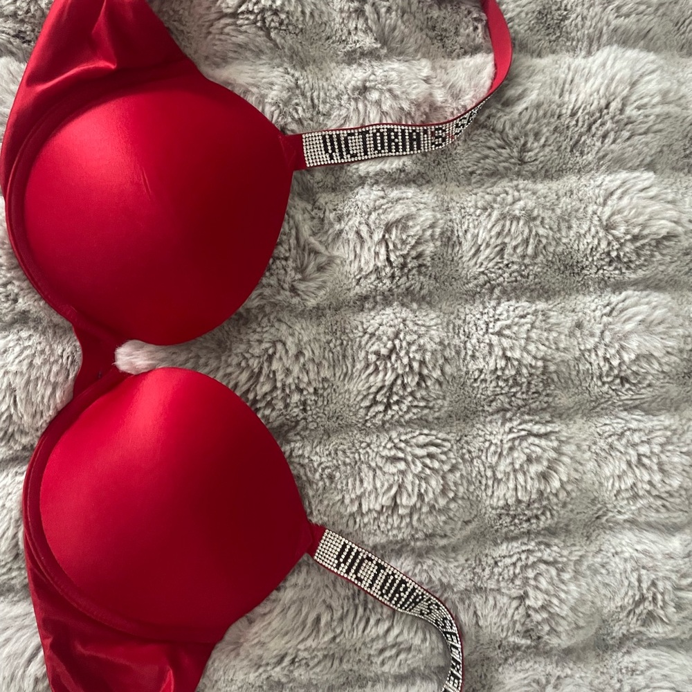 Victoria's Secret Red Bra Molded Cups Intimates push up bra
